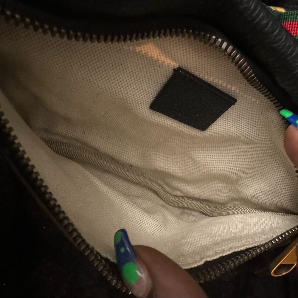 Small Gucci belt bag. Size 90. Worn once. Authentic. Price firm $600. Brand new - Picture 3 of 4